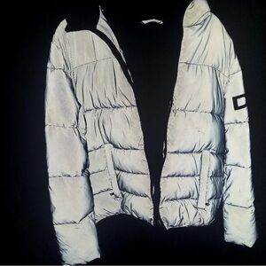 Dkny White Puffer Jacket with Quilted Design and Stand-Up Collar
